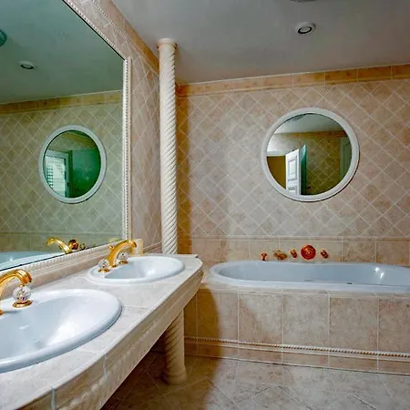 Saint-aygulf Sleeps 12 Pool Air Con Wifi Villa Saint Aygulf
