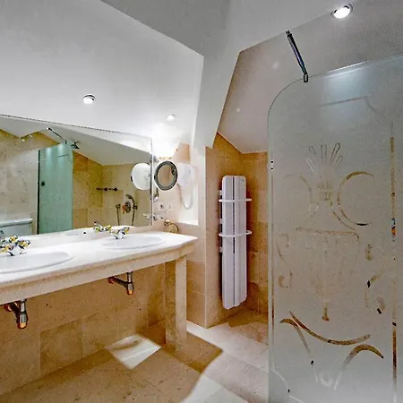 Saint-aygulf Sleeps 12 Pool Air Con Wifi Willa Saint Aygulf
